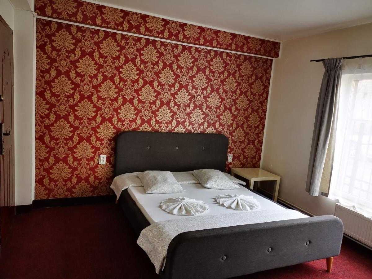 Golden Pension Târgu Jiu Exteriér fotografie