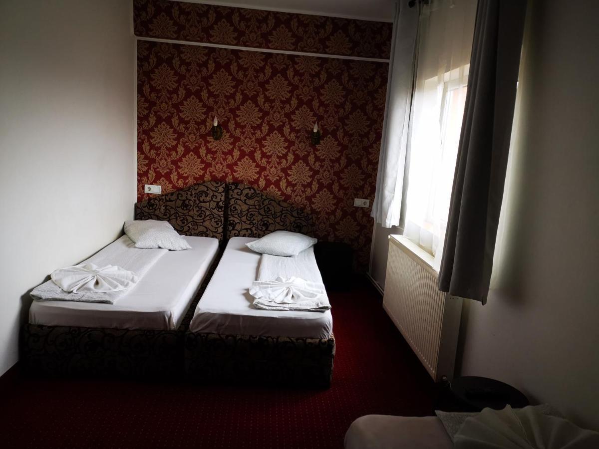 Golden Pension Târgu Jiu Exteriér fotografie